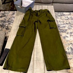 Aritzia TNA cargo pants in an army green.